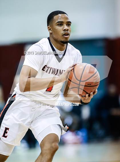 Thumbnail 3 in Etiwanda vs Desert Pines (SoCal Vegas Showdown) photogallery.