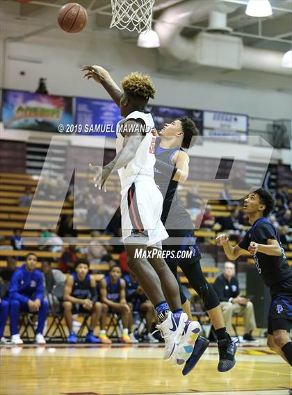 Thumbnail 2 in Etiwanda vs Desert Pines (SoCal Vegas Showdown) photogallery.