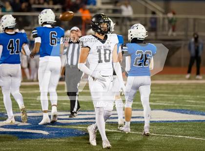 Thumbnail 3 in Gardner-Edgerton vs. Blue Valley (KSHSAA 6A Sub-State) photogallery.