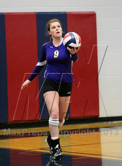 Thumbnail 2 in Aquinas vs. Blue Springs photogallery.
