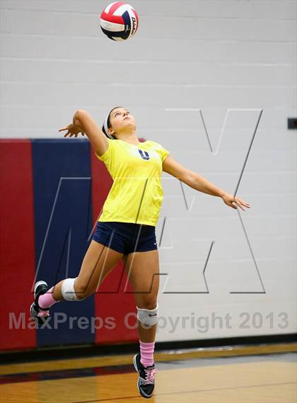 Thumbnail 1 in Aquinas vs. Blue Springs photogallery.