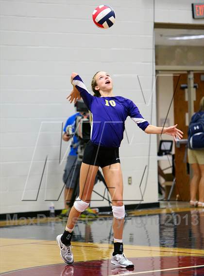 Thumbnail 3 in Aquinas vs. Blue Springs photogallery.
