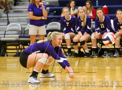 Thumbnail 3 in Aquinas vs. Blue Springs photogallery.