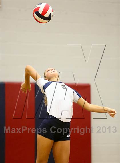 Thumbnail 3 in Aquinas vs. Blue Springs photogallery.