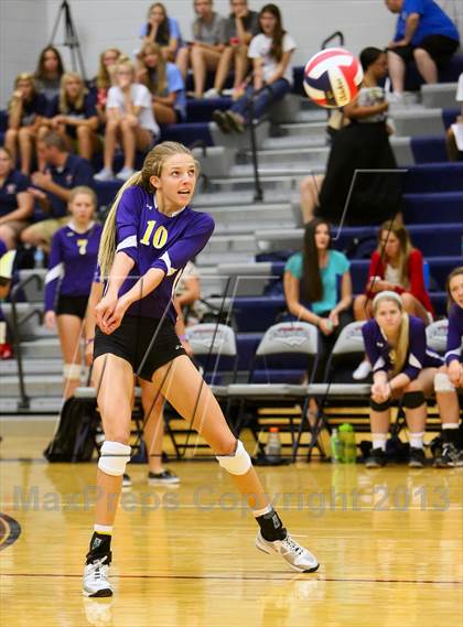 Thumbnail 3 in Aquinas vs. Blue Springs photogallery.