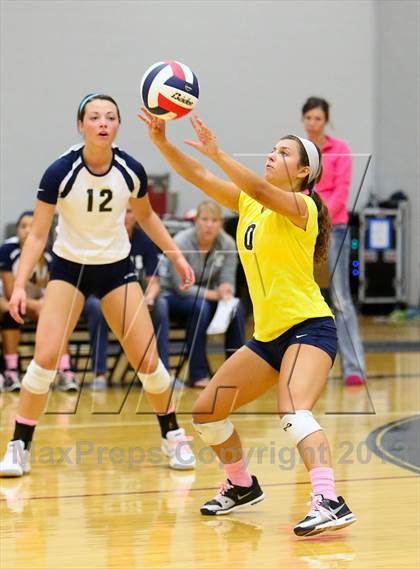 Thumbnail 2 in Aquinas vs. Blue Springs photogallery.