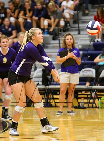 Thumbnail 3 in Aquinas vs. Blue Springs photogallery.