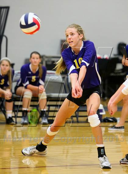 Thumbnail 1 in Aquinas vs. Blue Springs photogallery.