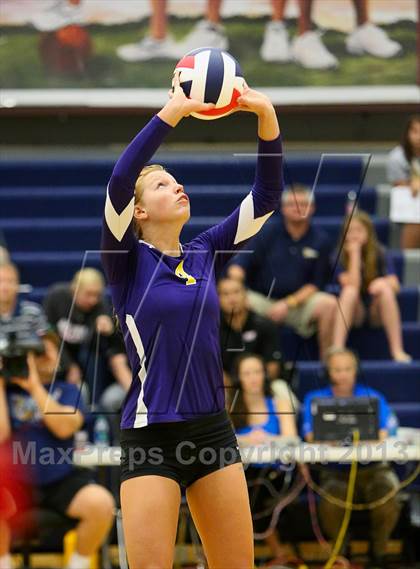 Thumbnail 2 in Aquinas vs. Blue Springs photogallery.