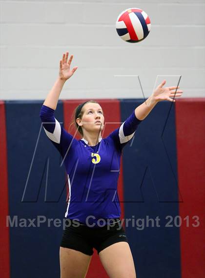 Thumbnail 2 in Aquinas vs. Blue Springs photogallery.