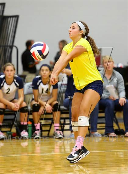 Thumbnail 2 in Aquinas vs. Blue Springs photogallery.
