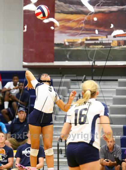 Thumbnail 1 in Aquinas vs. Blue Springs photogallery.
