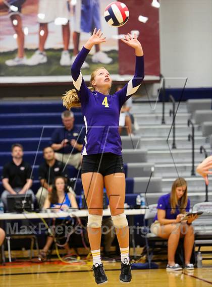 Thumbnail 3 in Aquinas vs. Blue Springs photogallery.