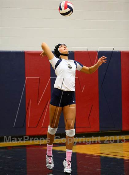 Thumbnail 2 in Aquinas vs. Blue Springs photogallery.