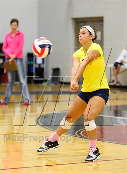 Thumbnail 2 in Aquinas vs. Blue Springs photogallery.