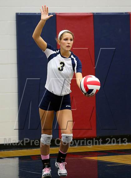 Thumbnail 2 in Aquinas vs. Blue Springs photogallery.