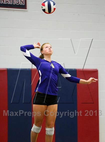 Thumbnail 3 in Aquinas vs. Blue Springs photogallery.