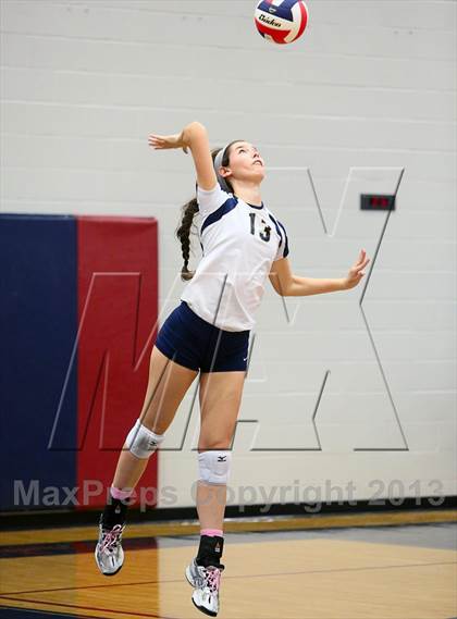 Thumbnail 3 in Aquinas vs. Blue Springs photogallery.
