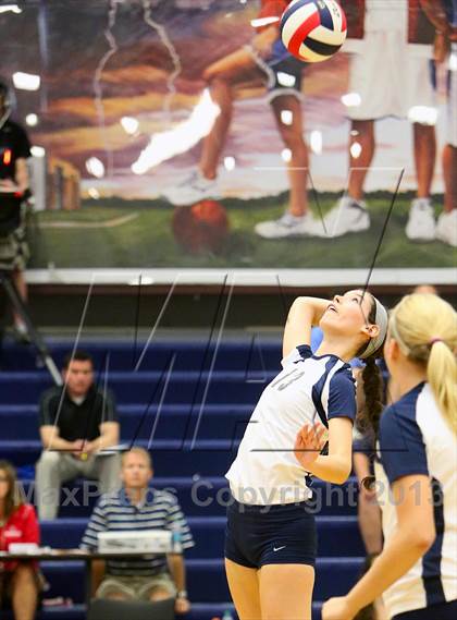 Thumbnail 1 in Aquinas vs. Blue Springs photogallery.