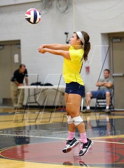 Thumbnail 2 in Aquinas vs. Blue Springs photogallery.