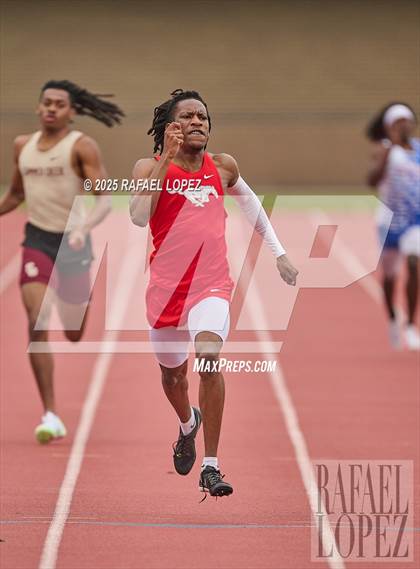 Thumbnail 1 in UIL 6A Track & Field District Prelims (400M) photogallery.