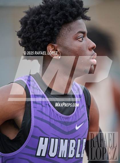 Thumbnail 1 in UIL 6A Track & Field District Prelims (400M) photogallery.