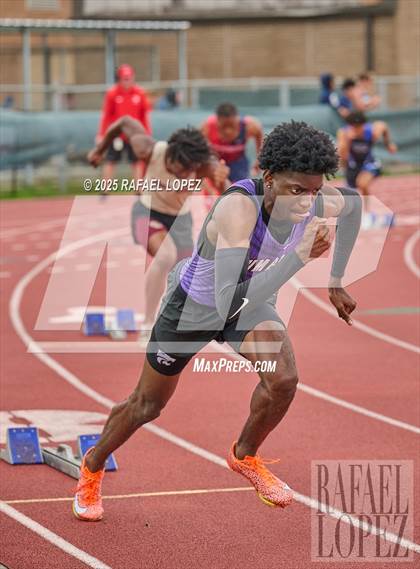 Thumbnail 1 in UIL 6A Track & Field District Prelims (400M) photogallery.