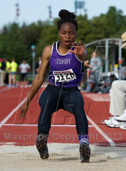Thumbnail 1 in Stanford Invitational Long Jump photogallery.