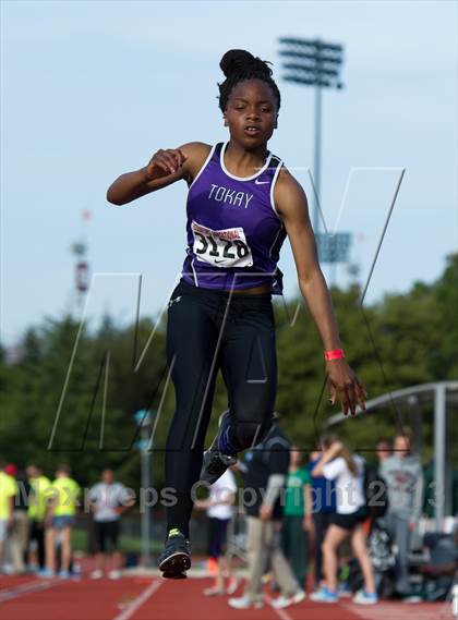 Thumbnail 3 in Stanford Invitational Long Jump photogallery.
