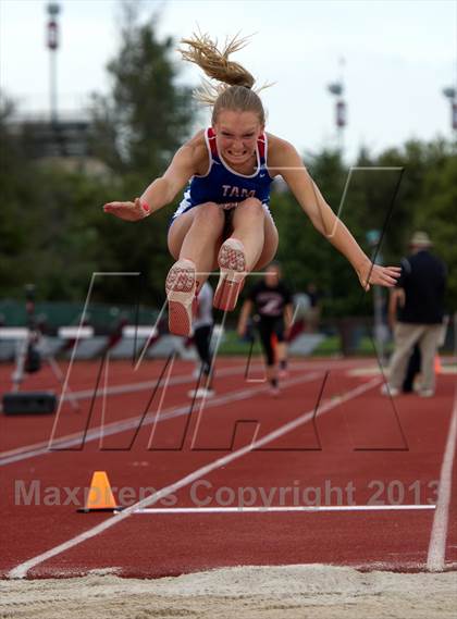 Thumbnail 1 in Stanford Invitational Long Jump photogallery.