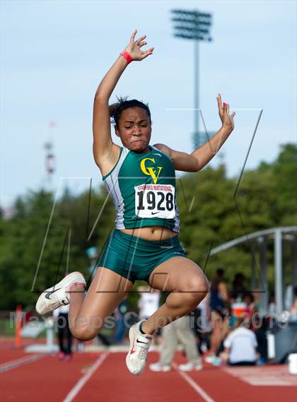 Thumbnail 2 in Stanford Invitational Long Jump photogallery.