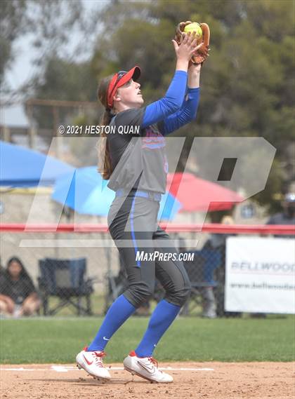 Thumbnail 3 in Villa Park @ Los Alamitos photogallery.