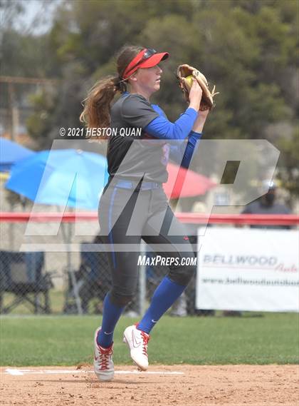 Thumbnail 1 in Villa Park @ Los Alamitos photogallery.
