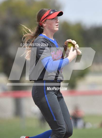 Thumbnail 1 in Villa Park @ Los Alamitos photogallery.