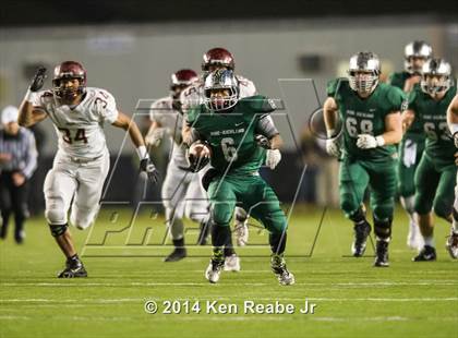 Thumbnail 2 in St. Joseph's Prep vs. Pine-Richland (PIAA Class AAAA Final) photogallery.