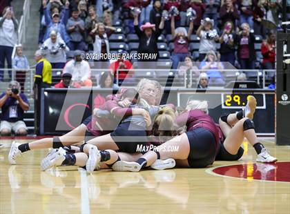 Thumbnail 1 in Blum vs. Fayetteville (UIL Volleyball 1A Finals) photogallery.