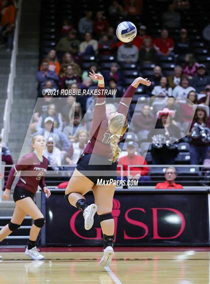 Thumbnail 1 in Blum vs. Fayetteville (UIL Volleyball 1A Finals) photogallery.