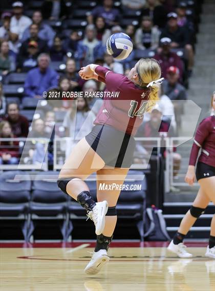 Thumbnail 1 in Blum vs. Fayetteville (UIL Volleyball 1A Finals) photogallery.