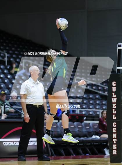Thumbnail 1 in Blum vs. Fayetteville (UIL Volleyball 1A Finals) photogallery.