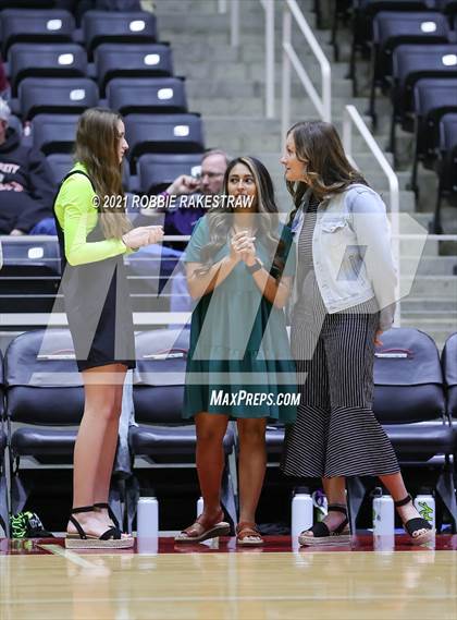 Thumbnail 3 in Blum vs. Fayetteville (UIL Volleyball 1A Finals) photogallery.