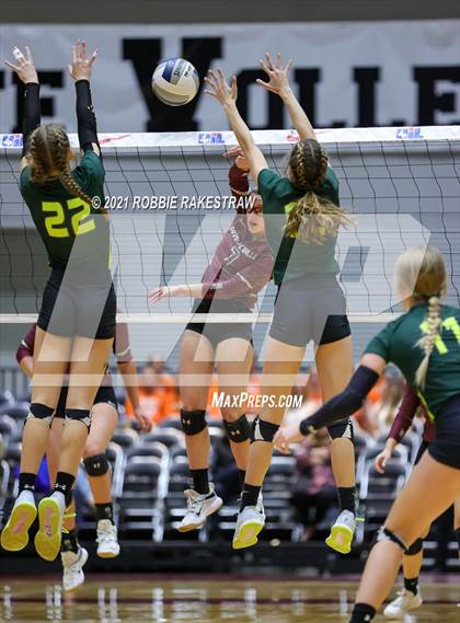 Thumbnail 3 in Blum vs. Fayetteville (UIL Volleyball 1A Finals) photogallery.