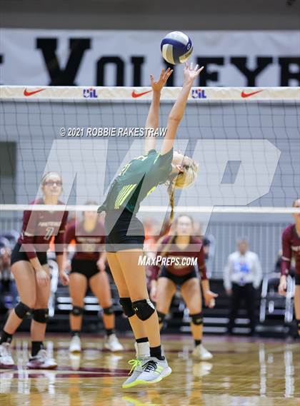 Thumbnail 1 in Blum vs. Fayetteville (UIL Volleyball 1A Finals) photogallery.