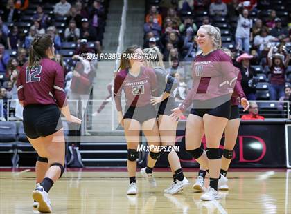Thumbnail 1 in Blum vs. Fayetteville (UIL Volleyball 1A Finals) photogallery.