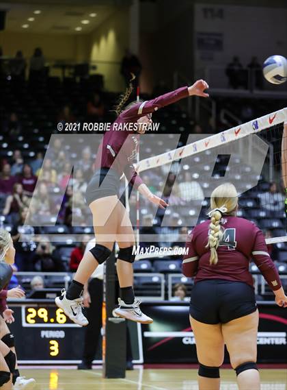 Thumbnail 3 in Blum vs. Fayetteville (UIL Volleyball 1A Finals) photogallery.