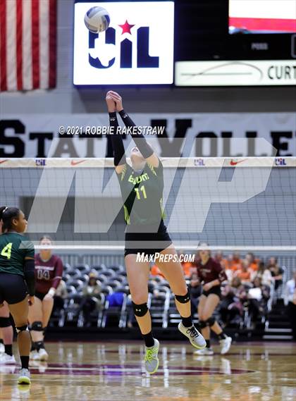 Thumbnail 2 in Blum vs. Fayetteville (UIL Volleyball 1A Finals) photogallery.