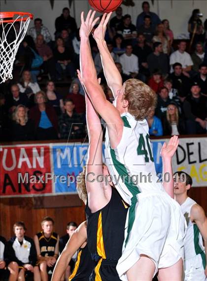 Thumbnail 2 in Colfax vs. Del Oro (Kendall Arnett Tournament) photogallery.