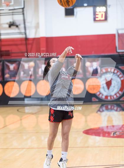 Thumbnail 1 in JV Girls Basketball Torrance vs Palos Verdes photogallery.