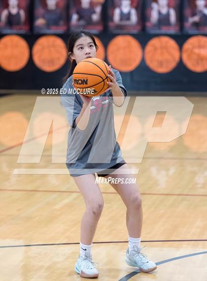 Thumbnail 1 in JV Girls Basketball Torrance vs Palos Verdes photogallery.