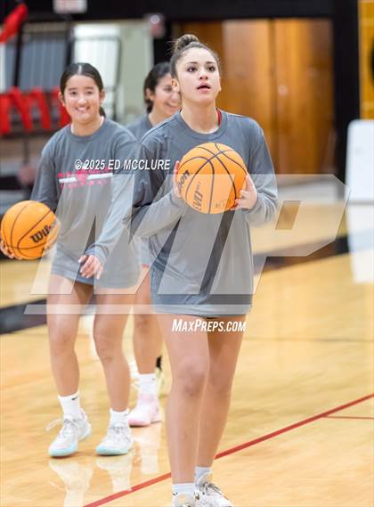 Thumbnail 2 in JV Girls Basketball Torrance vs Palos Verdes photogallery.