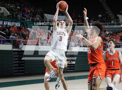 Thumbnail 3 in Heath vs. Meadowbrook (OHSAA D2 Regional Semifinal) photogallery.